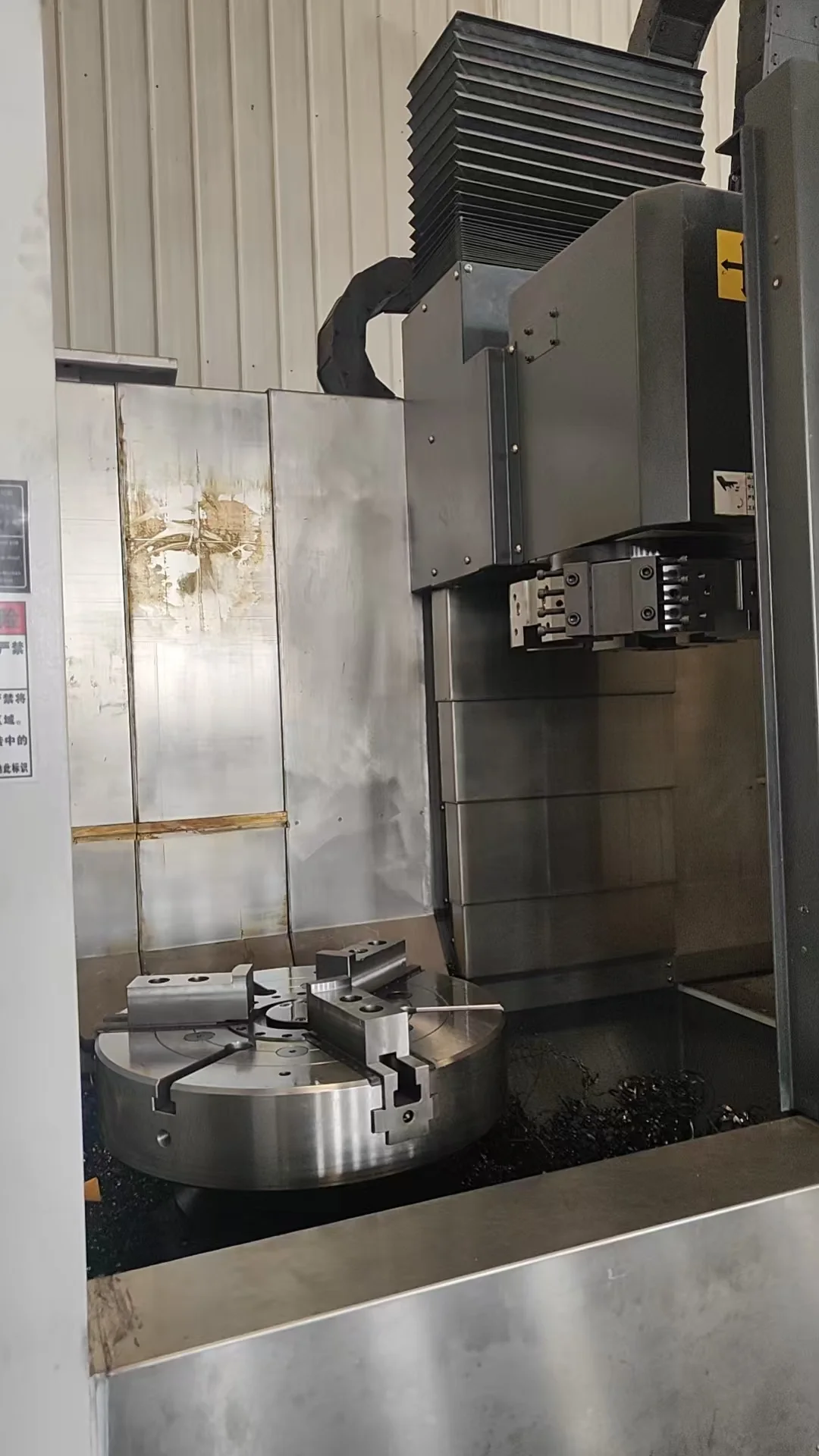 VTM-800 worktable and internal machine structure